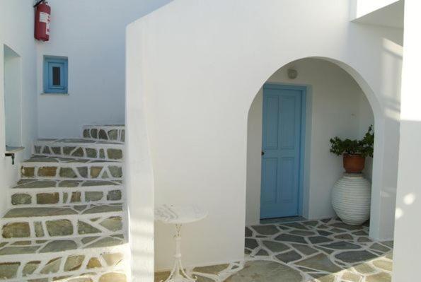 Paroscarmel Studio-Apartment Logaras Luaran gambar