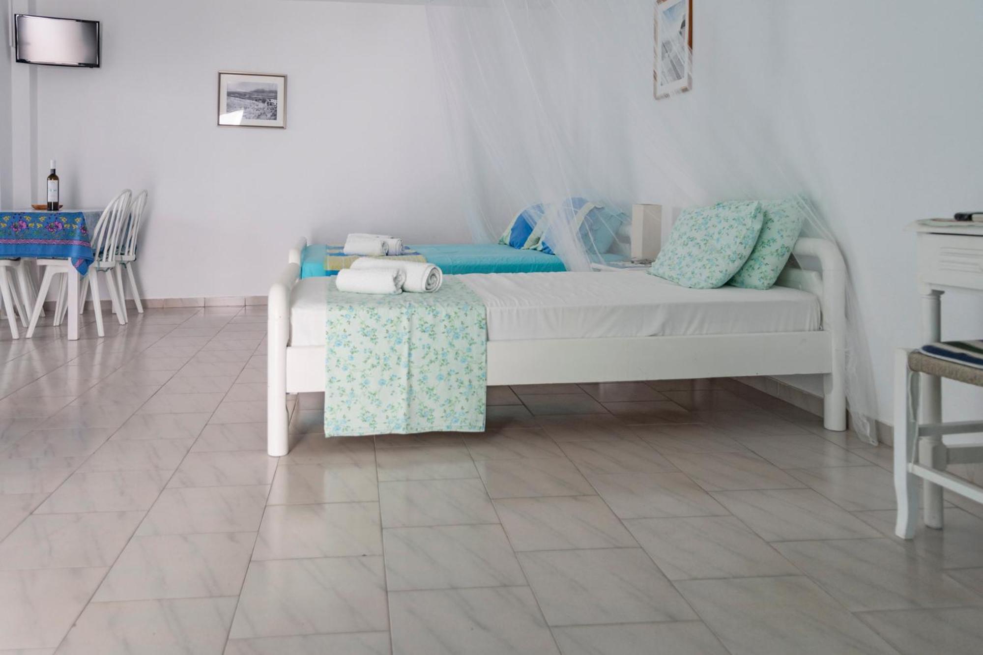 Paroscarmel Studio-Apartment Logaras Luaran gambar