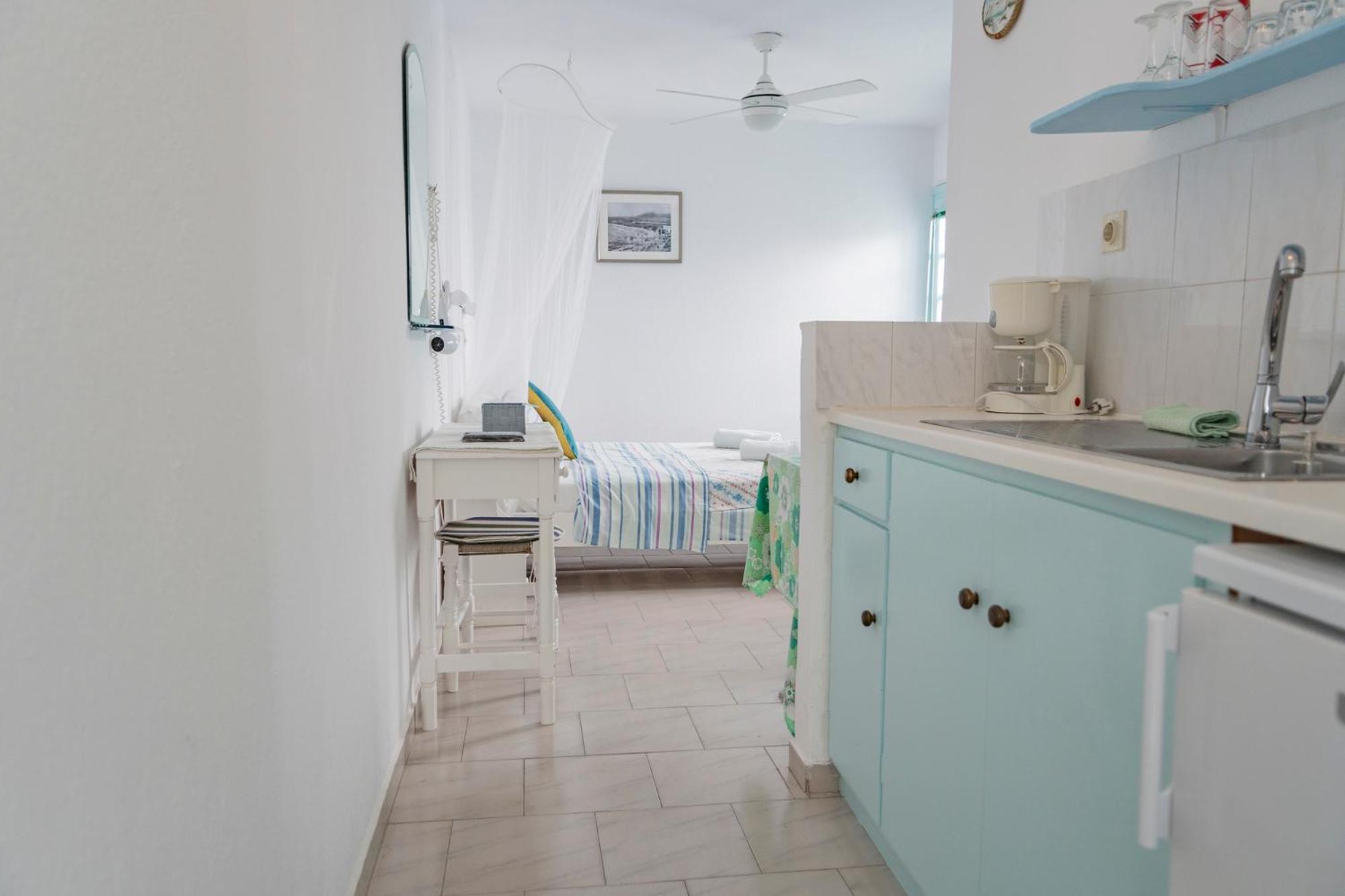 Paroscarmel Studio-Apartment Logaras Luaran gambar