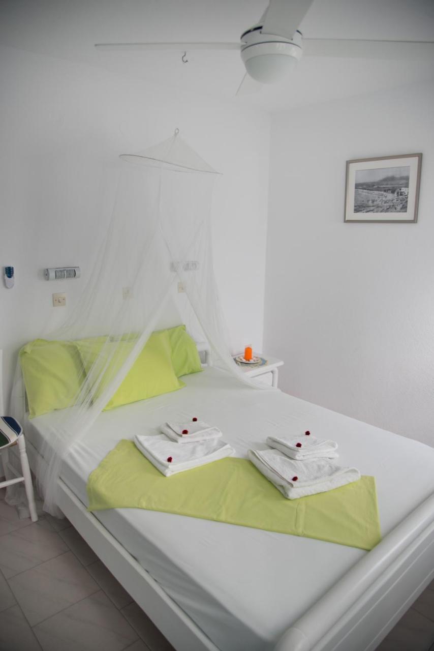 Paroscarmel Studio-Apartment Logaras Luaran gambar